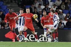 足球直播-关于塞维利亚险胜哥伦比亚，马尔基尼奥斯统治全场的信息