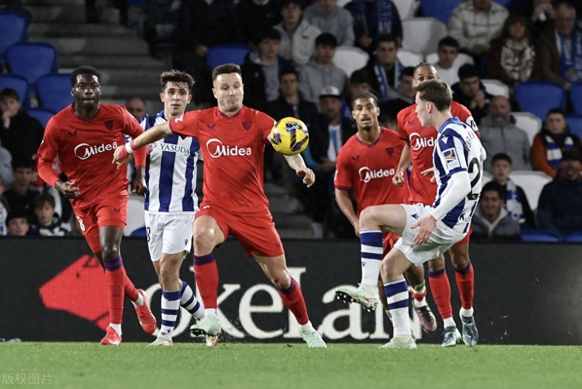 关于塞维利亚险胜哥伦比亚，马尔基尼奥斯统治全场的信息